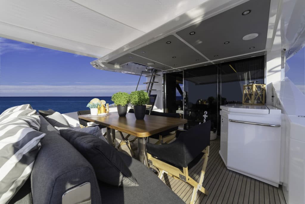Motor yacht Makani - outdoor sitting area