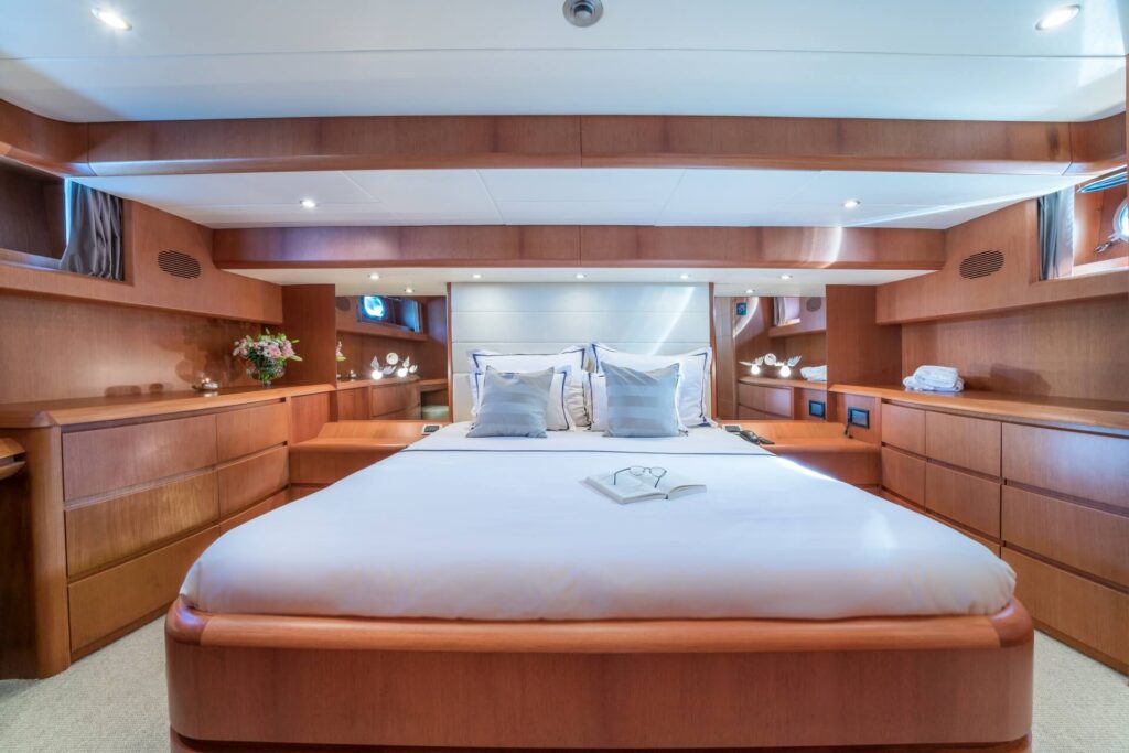 jantar-yacht-charter