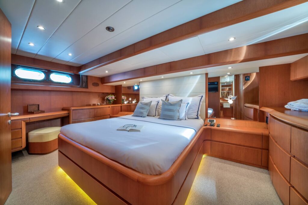 jantar-yacht-charter
