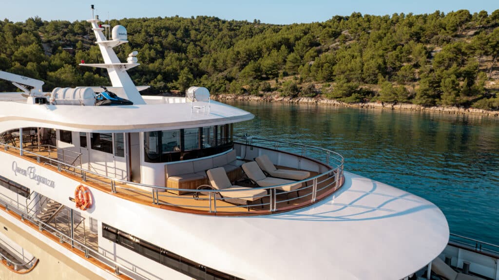 queen-eleganza-yacht-charter