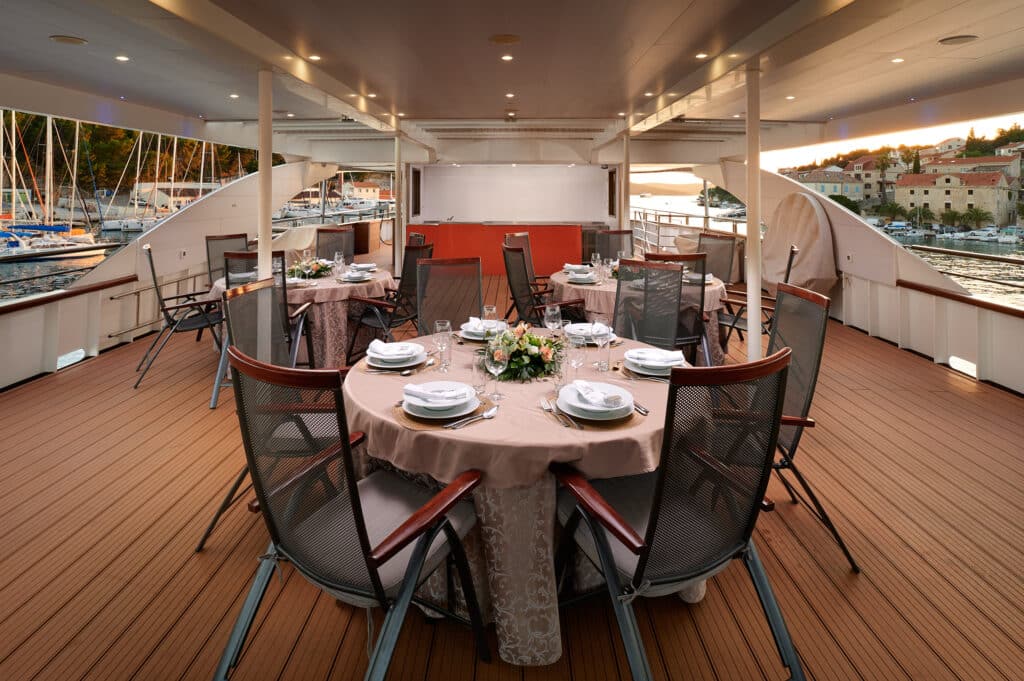 queen-eleganza-yacht-charter