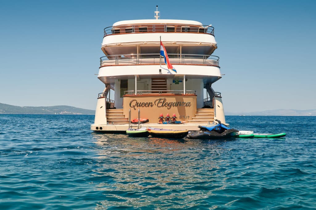 queen-eleganza-yacht-charter