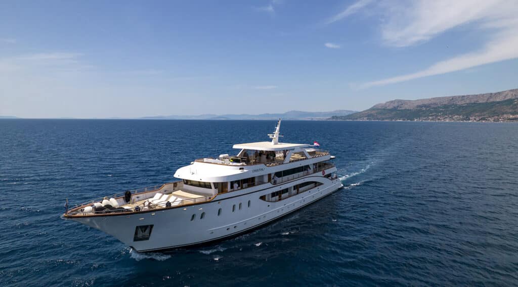 cristal-yacht-charter