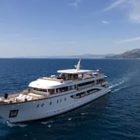 cristal-yacht-charter