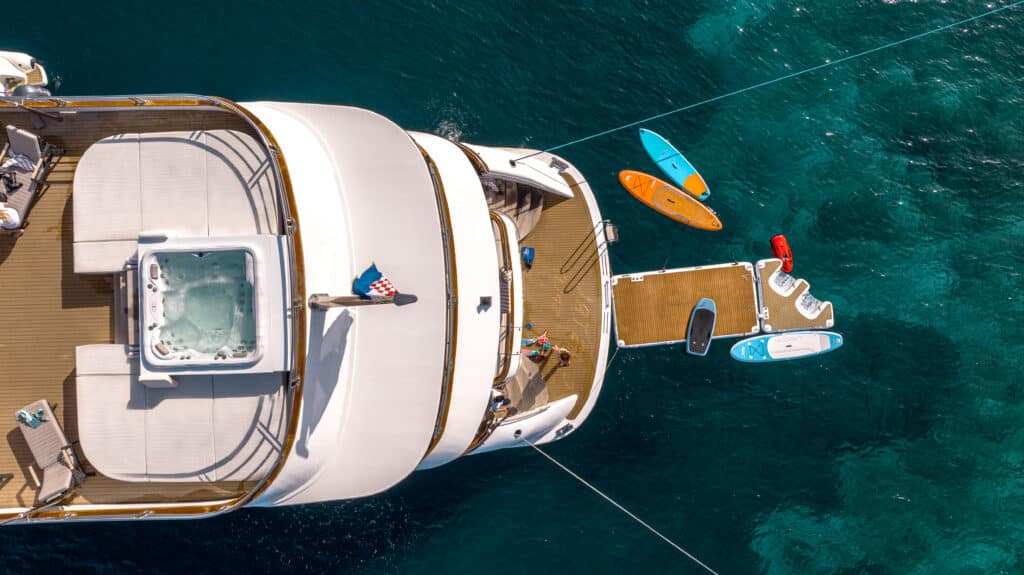 cristal-yacht-charter