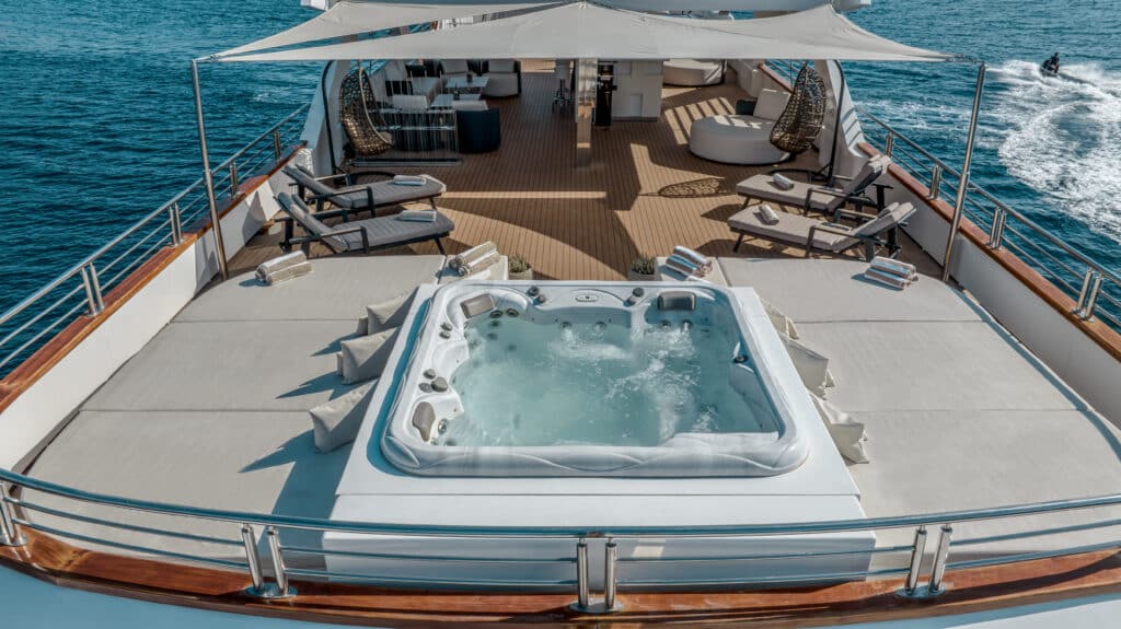 cristal-yacht-charter