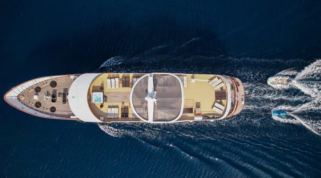 karizma-yacht-charter