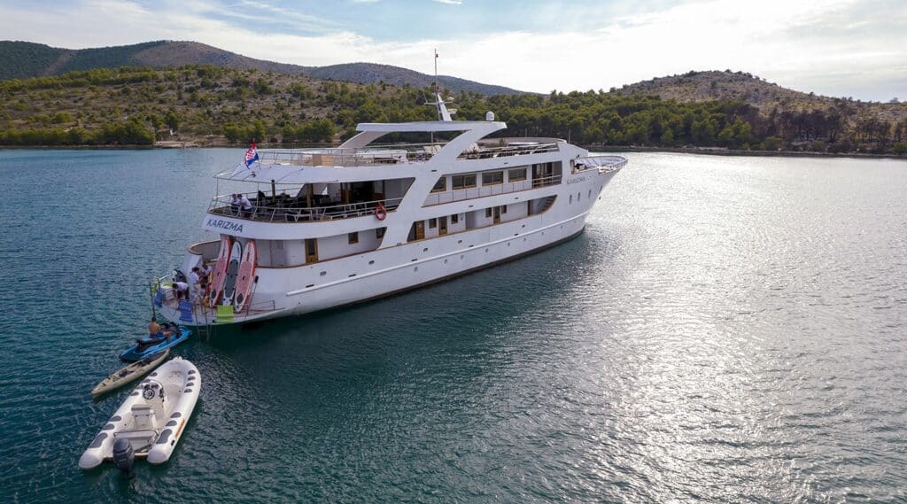 karizma-yacht-charter