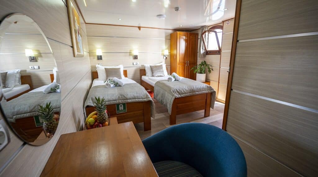 karizma-yacht-charter