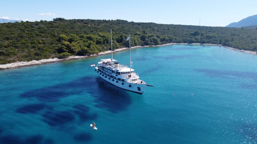 bellezza-yacht-charter