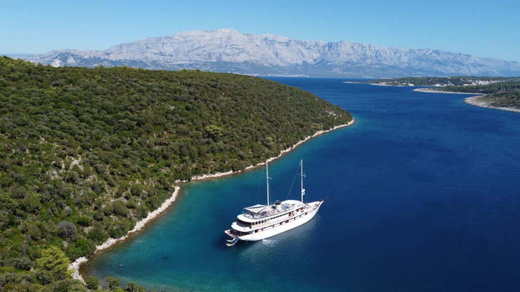 bellezza-yacht-charter