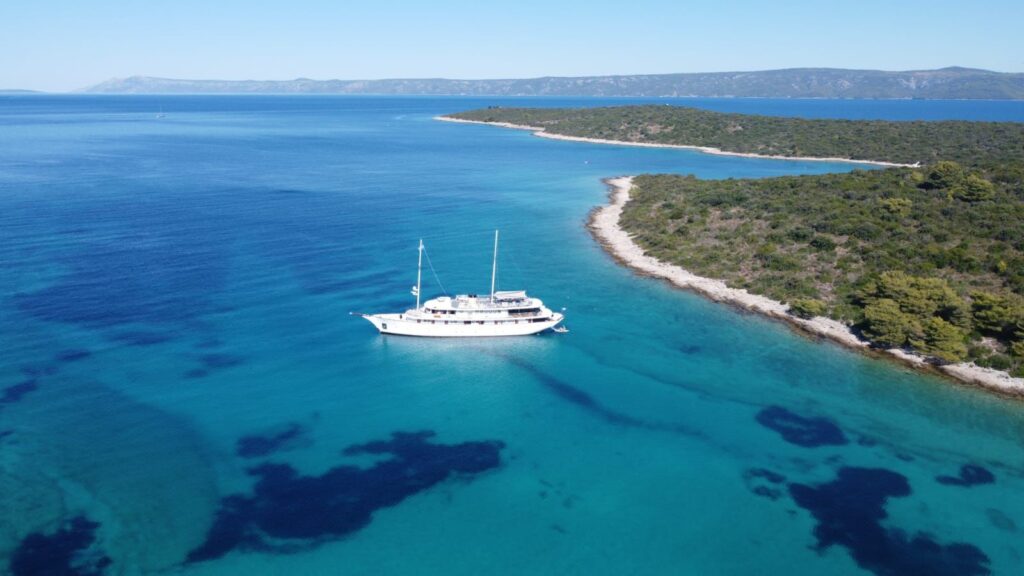 bellezza-yacht-charter