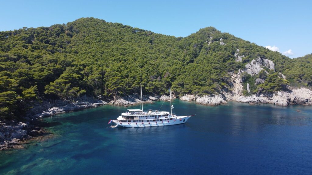 bellezza-yacht-charter