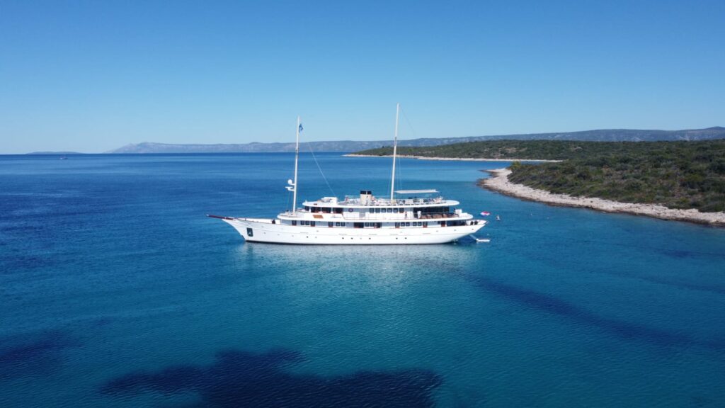 bellezza-yacht-charter