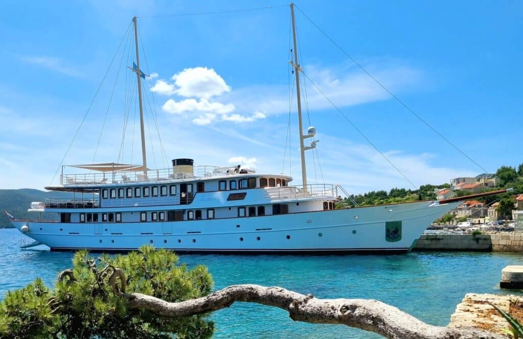 bellezza-yacht-charter